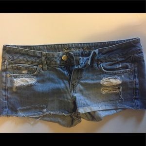 🌸 American Eagle distressed shorts